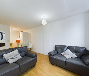 2 bedroom flat to rent - Photo 3