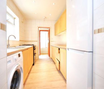 4 bedroom terraced house to rent - Photo 2