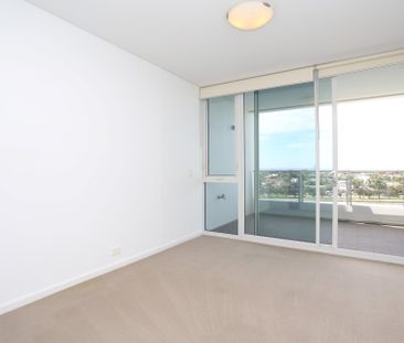 Luxury Waterfront Apartment – 10th Floor - Photo 3