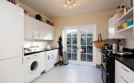 4 bedroom semi-detached house to rent - Photo 5