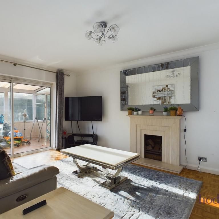 4 bedroom detached house to rent - Photo 1