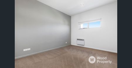 Spacious 2-Bedroom Apartment in Prime St Kilda Location – Private Balcony with Stunning Views! - Photo 2