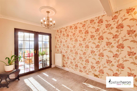 3 bedroom semi-detached house to rent - Photo 2