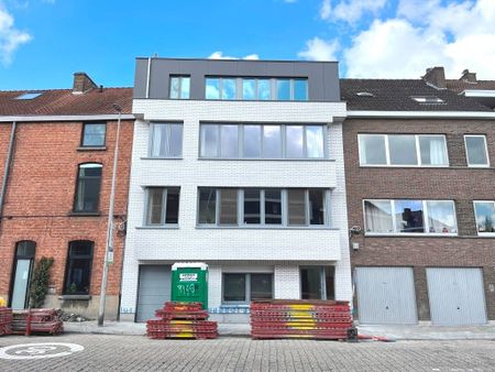 Volledig gerenoveerd gelijkvloers appartement in de buurt van UZ Gent met ruime stadstuin - Foto 4