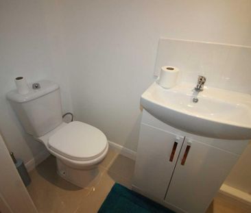 Detached house to rent - Photo 2