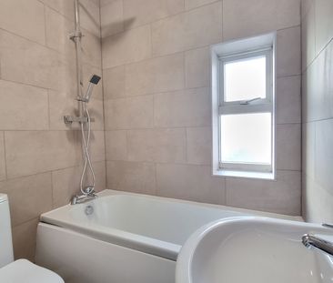 3 bedroom end of terrace house to rent - Photo 3