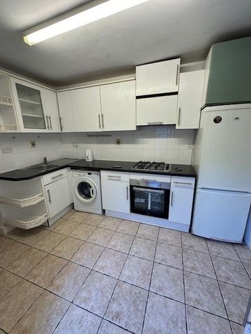 Studio Flat, York Road, E17 - Photo 3