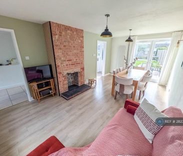 3 bedroom terraced house to rent - Photo 6