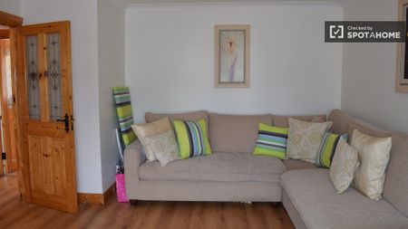 Huge room in 3-bedroom apartment in Tallaght, Dublin - Photo 4