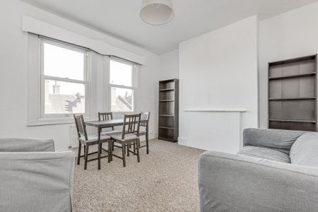 2 bedroom flat to rent - Photo 3