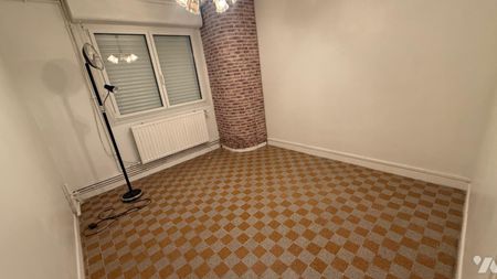 À LOUER - Maison bel étage secteur lycée des Flandres Cette maison bel étage mitoyenne d'en... - Photo 4