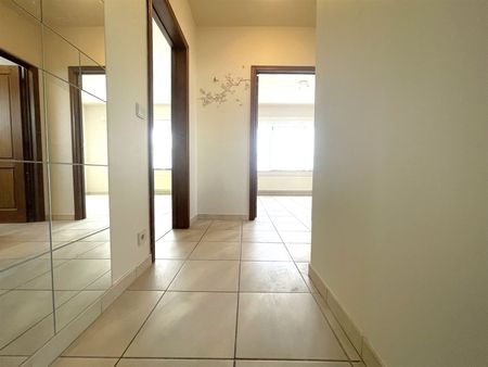 Instapklaar ruim appartement met garage. - Foto 2