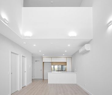 1008/8 Aviators Way, Penrith - Photo 2