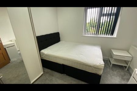 5 Bed Terraced House, Knight Avenue, CV1 - Photo 2