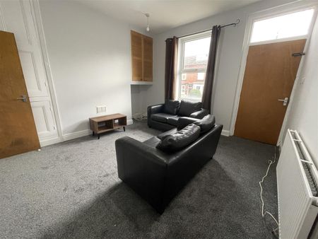 Grimthorpe Terrace, Headingley, LS6 3JS, Leeds - Photo 2