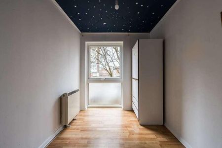 Meads Court, Stratford, E15 - Photo 3