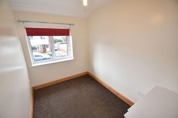 Eastwood Grove, Garforth, Leeds - Photo 1