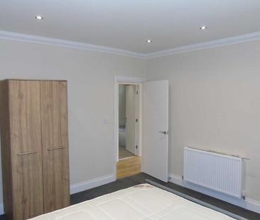 3 bedroom flat to rent - Photo 5