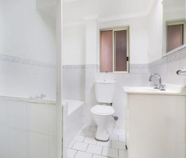 2-bedroom shared unit, Atchison St - Photo 3