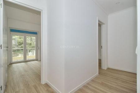 Apartamento T2 para Arrendar - 1200€/mês ou Arrendamento de Quartos a Avaliar - Perto do Palácio de Queluz - Photo 2