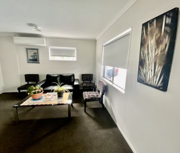 This beautiful and modern upstairs unit is just a 5-minute walk to ... - Photo 2