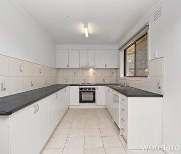 Spacious 3 Bedroom Home - Photo 3