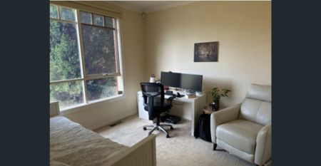 TOWNHOUSE ON TOP OF THE HILL - Photo 2