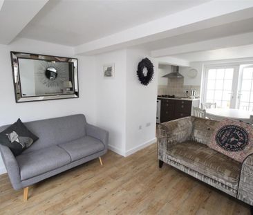 2 bedroom cottage to rent - Photo 2