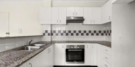 Modern One Bedroom Apartment in Kensington - Photo 2