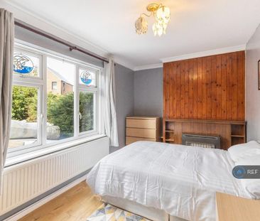 1 bedroom in a house share to rent - Photo 1
