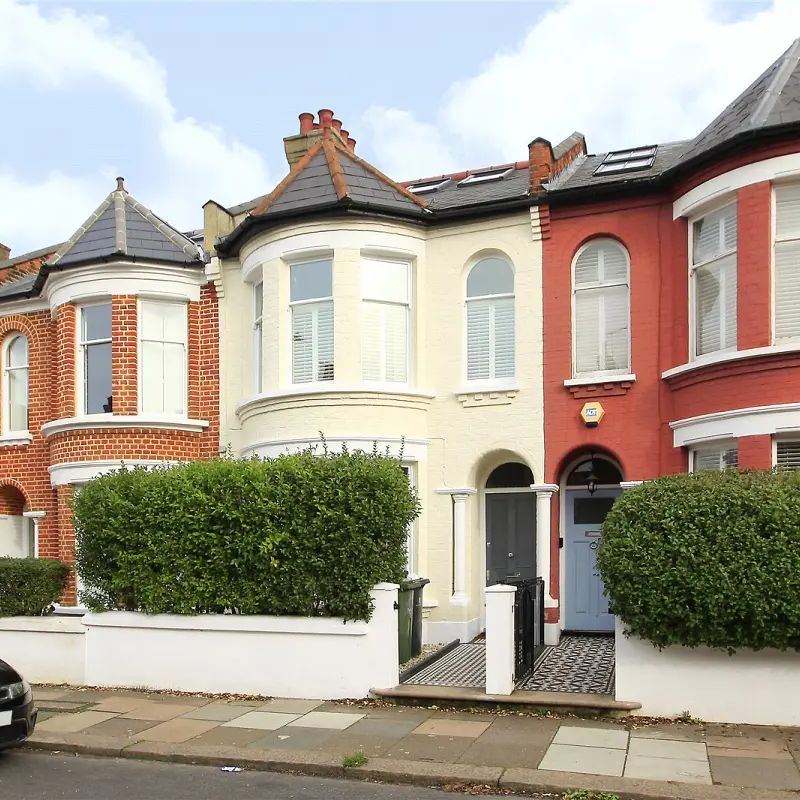 4 bedroom house in Balham - Photo 1