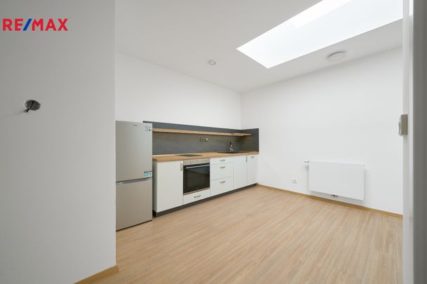 Pronájem bytu 1+kk v osobním vlastnictví 19 m², Hradec Králové - Fotografie 1