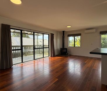 Versatile Dual-Living Home - Ideal for Large Families or Shared Living - Photo 6