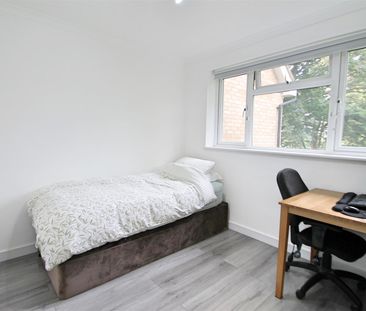 3 bed duplex to rent in Brooke Way, Bushey, WD23 - Photo 4