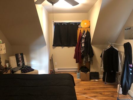 Charming Carriage House for Rent - Photo 3