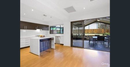 Modern Family Home - Photo 2