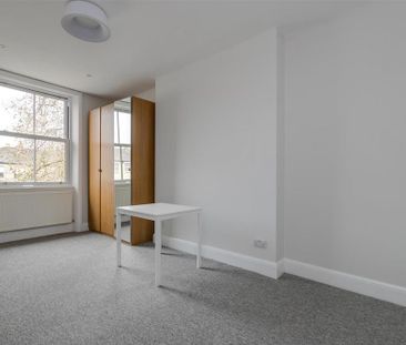 3 bedroom flat to rent - Photo 2