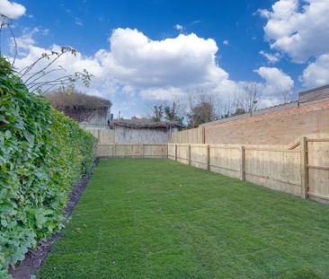 2 bedroom end of terrace house to rent - Photo 4