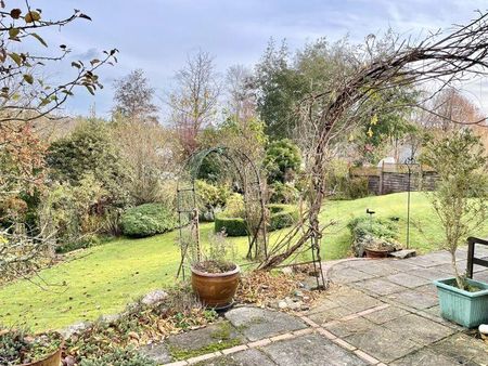 2 bedroom detached bungalow to rent - Photo 2