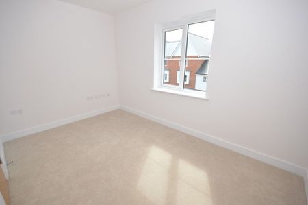 4 bedroom mid terraced house to rent - Photo 2