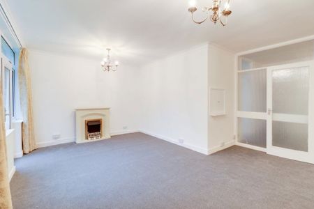 A 2 Bedroom Flat in Lansdown GL51 6PZ - Photo 5