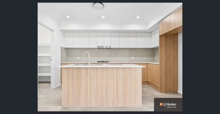 Family Home in Prime Location - Photo 3