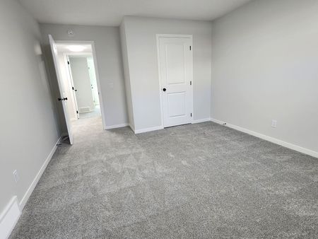 204 Lucas Way Northwest, Calgary - Photo 2