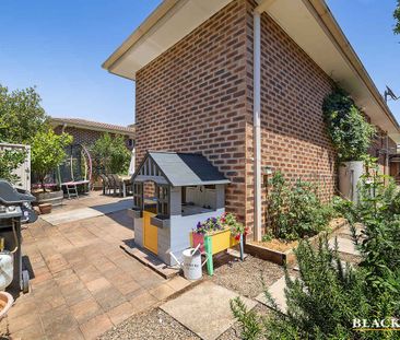 Renovated single level townhouse - Photo 3