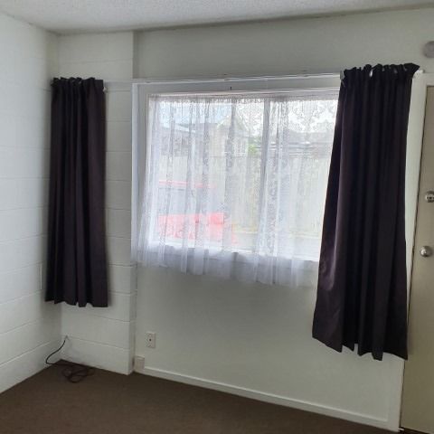 Extra roomy, one bedroom flat, very tidy condition with an open plan lounge, kitchen and dining and off street parking. - Photo 1