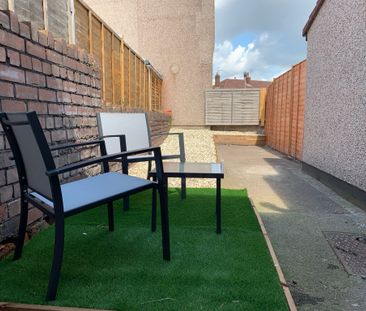 Newly Refurbished- 3 Bed House- Private Garden - Photo 6