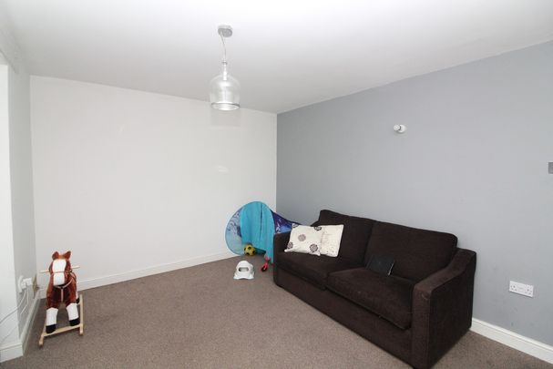 2 Bedroom Semi-Detached House - Photo 1