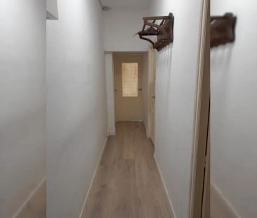 Room in a shared 3-bedroom apartment for rent in Embajadores - Photo 6
