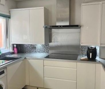 4 bedroom terraced house to rent - Photo 3