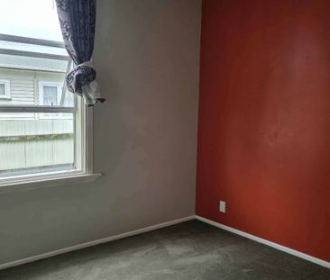 Spacious Family Home - Photo 2